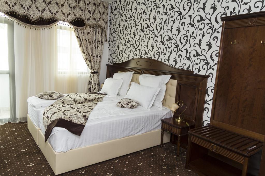 Pik Elegance Hotel Ploiesti Room photo