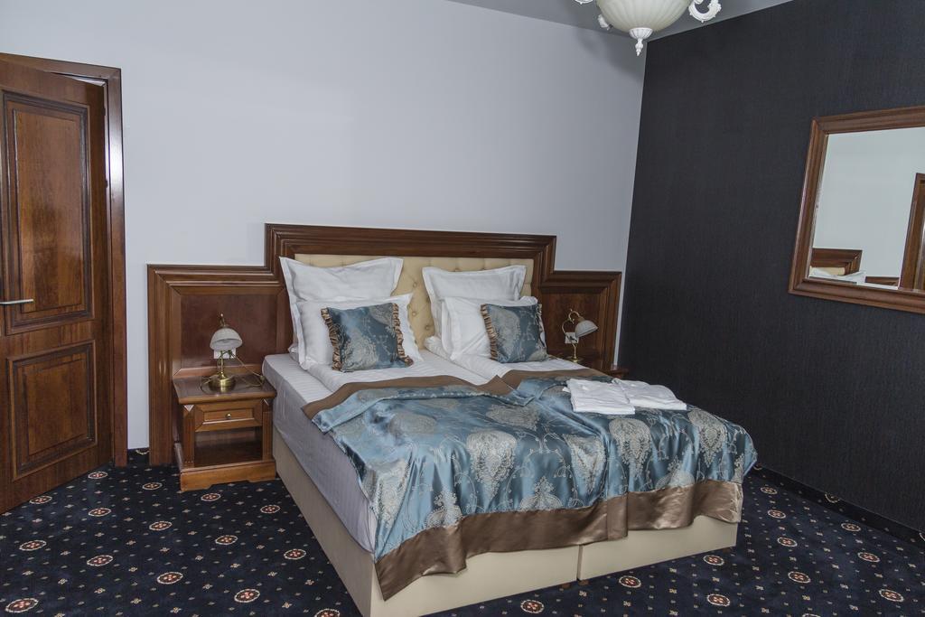 Pik Elegance Hotel Ploiesti Room photo